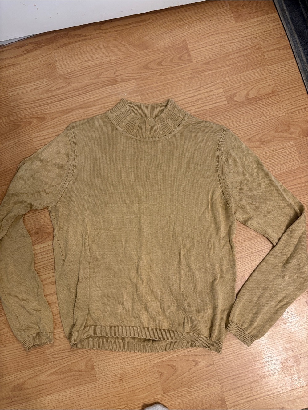 100% silk Turtleneck Sweater with cable detail
